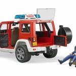 Masina de pompieri Jeep Wrangler Rubicon cu pompier BRUDER 02528