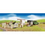 Land Rover Defender Station cu remorca de cai, BRUDER 02592