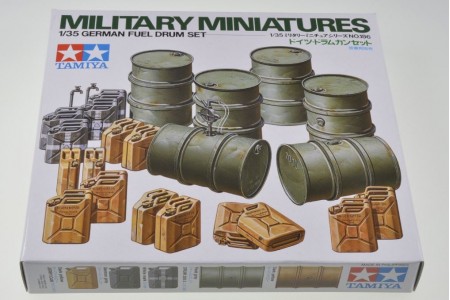 1:35 Diorama-Set Ger.Barrel & Jerry Can Tamiya